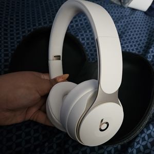 Beats Solo Pro